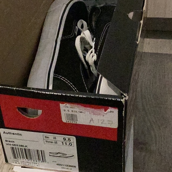 Vans black & white mens size 9.5 - Picture 2 of 3